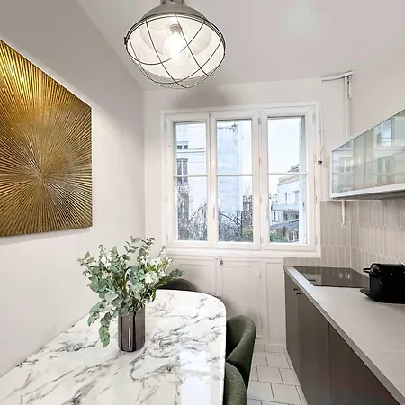 Charming Flat With Lift Near Champ-de-mars